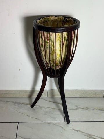 Boîte à couture - Travailleuse tripode vintage en bois