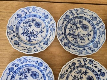 Stadt Meissen - Zwiebelmuster / Blue Onion Breakfast Plates