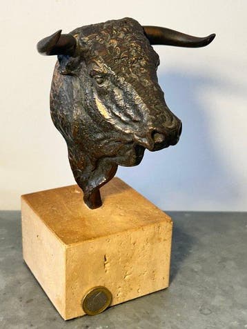 sculptuur, Stierkopf – patinierte Bronze auf