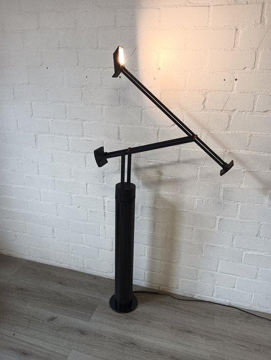 Artemide - Richard Sapper - Tizio - Lampe - Plastique, Métal, Antiquités & Art, Antiquités | Meubles | Chaises & Canapés