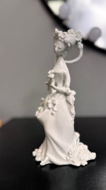 Rosenthal - Beeldje - Dame mit Blume - Porselein
