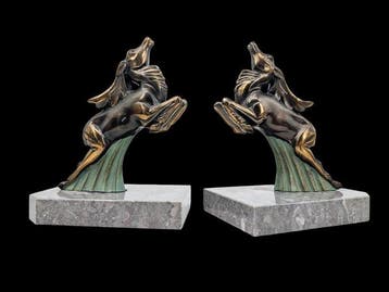 Paire de serre-livres Art déco représentant des cerfs
