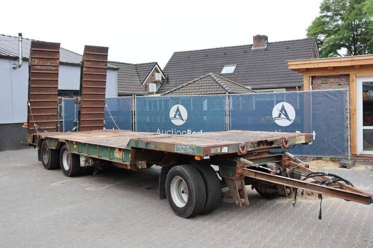 Veiling: Machinetransporter Stas A24D 1981, Autos, Camions, Enlèvement