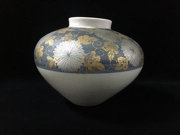 Fine Japanese Vintage Arita-Imari Ware Porcelain Flower Vase