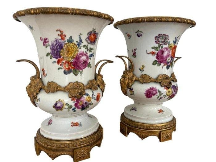 Vienna style - Vase (2) - Porcelaine, Bronze, Antiek en Kunst, Antiek | Meubels | Stoelen en Sofa's