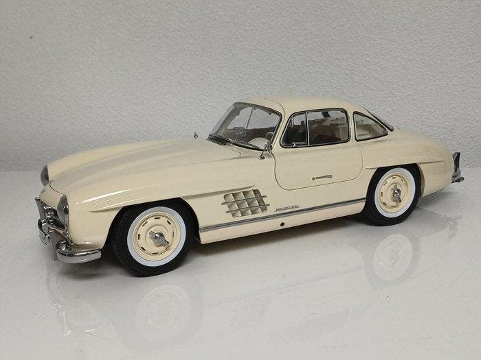 Schuco 1:12 - Modelauto - Mercedes Benz 300 SL Gullwing -, Hobby & Loisirs créatifs, Voitures miniatures | 1:5 à 1:12