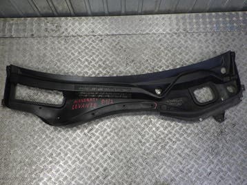 onderpaneel Maserati Levante 670040250 - beschadigd, Verzenden, Gebruikt