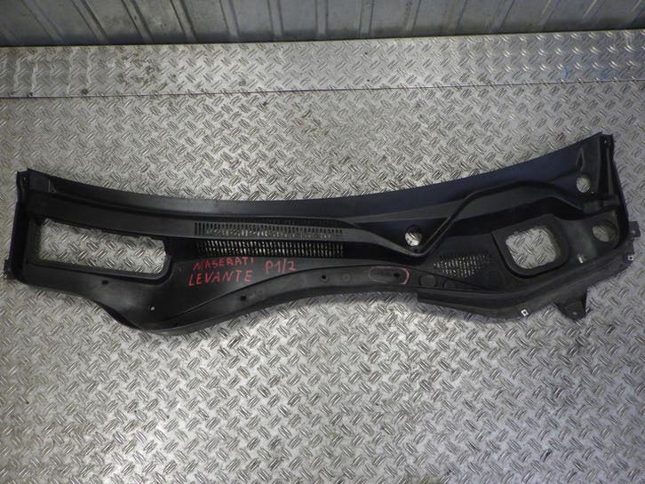onderpaneel Maserati Levante 670040250 - beschadigd, Auto-onderdelen, Carrosserie, Gebruikt, Verzenden