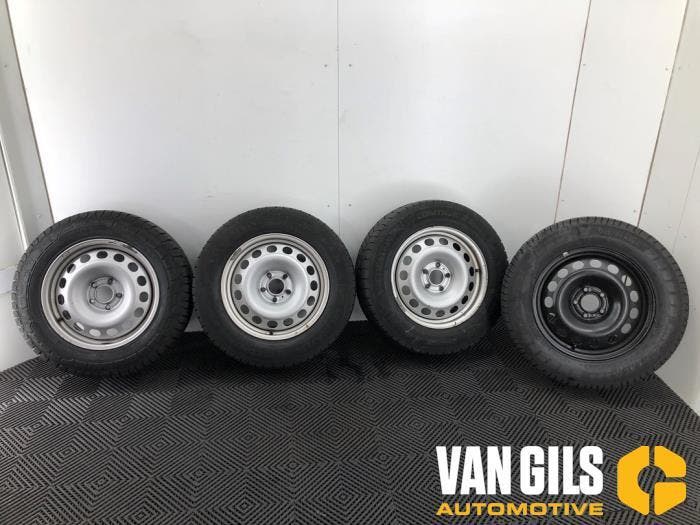 Velgen set + banden Peugeot Expert O319724, Auto-onderdelen, Ophanging en Onderstel