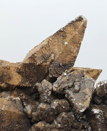 Sardaigne, gros scalénoèdres de calcite, biterminés et