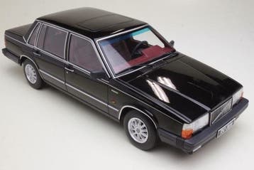 Triple 9 Collection 1:18 - Berline miniature - Volvo 760, Nieuw