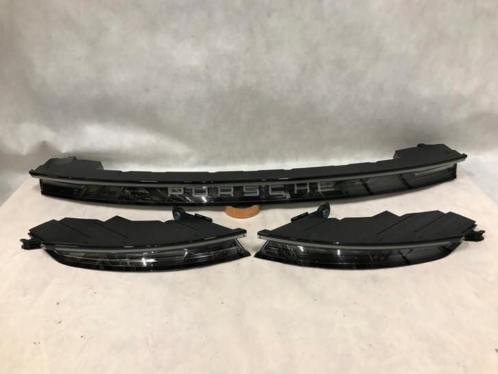 Porsche Taycan achterlichten set links rechts + middenstuk f, Autos : Pièces & Accessoires, Éclairage, Envoi