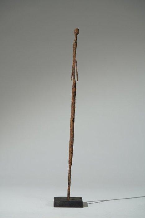 Een ijzeren beeldhouwwerk - MOBA - Ghana (Zonder, Antiquités & Art, Art | Art non-occidental