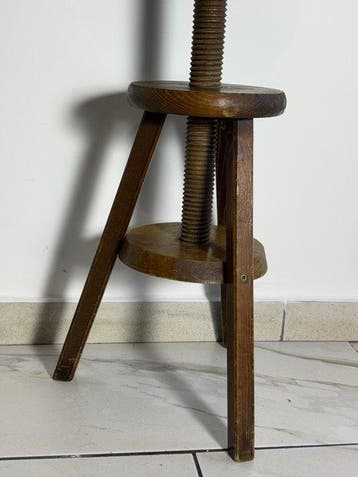 Kruk - Vintage driepoot werkplaatskruk van massief