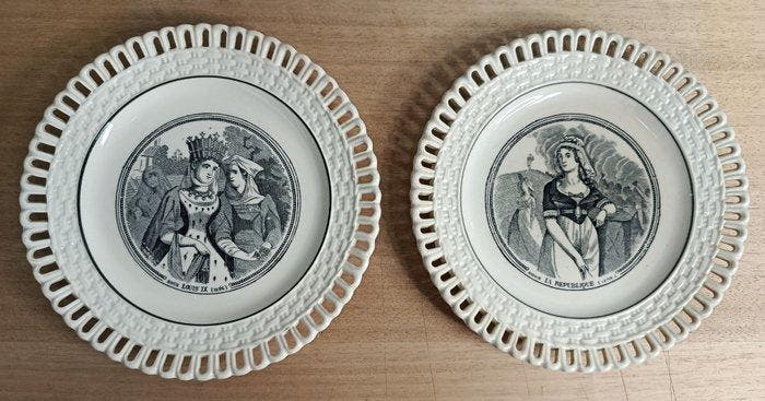 Longwy - Serveerschaal (4) - Les Rébus de Longwy et Histoire, Antiquités & Art, Antiquités | Verre & Cristal