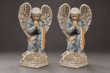 sculptuur, Set van 2 grote biddende engelen – verweerde