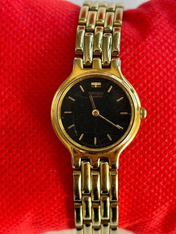 Seiko - Seiko – Quartz – 1N00-0A90 – Black Textured Dial –