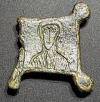 Byzantijns Brons Mooi fragment - een kruisarm waarop de