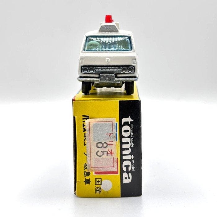Tomica 1:64 - Modelauto - Tomica 57 Toyota HiAce Commuter, Hobby en Vrije tijd, Modelauto's | 1:5 tot 1:12