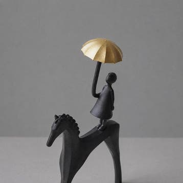 sculptuur, The person holding an umbrella on horseback - 38