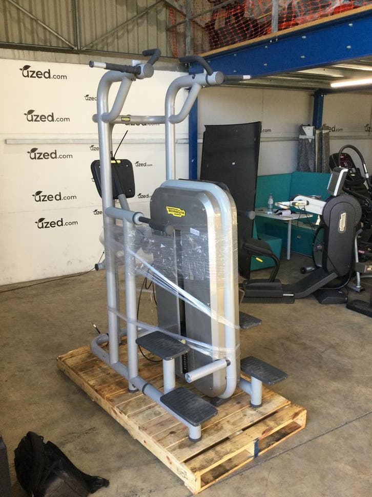 Technogym Element Assisted Kneeling Chin Dip - Silver, Sports & Fitness, Appareils de fitness, Enlèvement ou Envoi