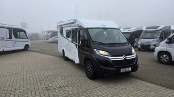 Carado V337 op Citroën met slechts 27597 km, twinbed 76891, Ringverwarming, Tot en met 2, 6 tot 7 meter, L-zit