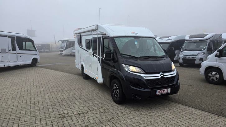 Carado V337 op Citroën met slechts 27597 km, twinbed 76891, Caravans en Kamperen, Mobilhomes, Cassettetoilet, Handgeschakeld, L-zit