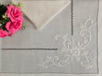 Tovaglia ricamata a mano in misto lino 12 posti - Nappe -