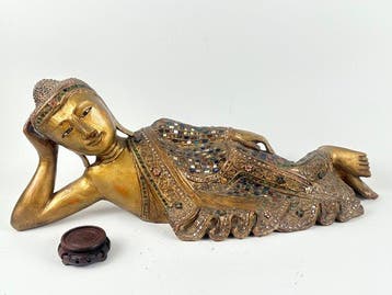 A large reclining Buddha figure - Figuur - Thailand (Zonder
