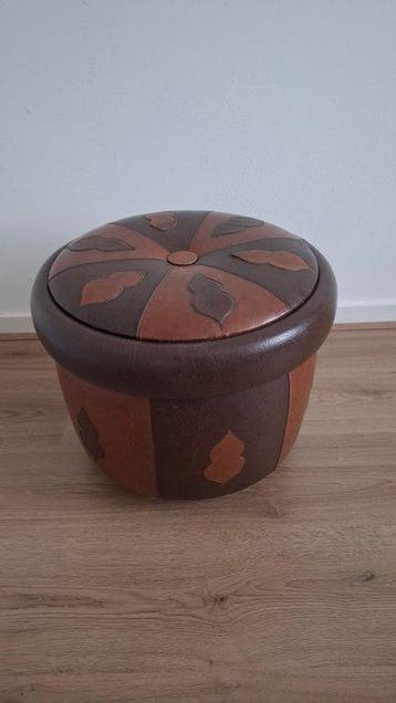Poef - Leder, (kunst)
