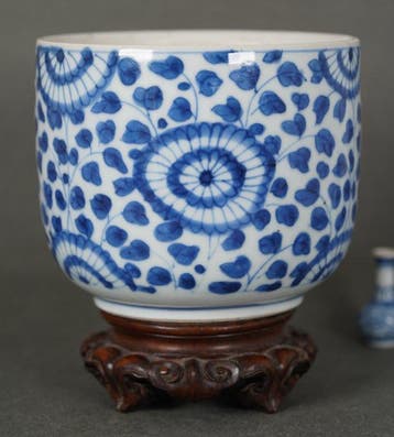 Kangxi (1662-1722) - Kom - Conjoined Chrysanthemum