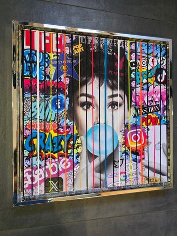 Elmago - Audrey hepburn pop bubble gum apple