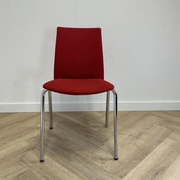 Eromes kantinestoel / stapelstoel, rood - chroom, Huis en Inrichting, Stoelen, Gebruikt, Eén