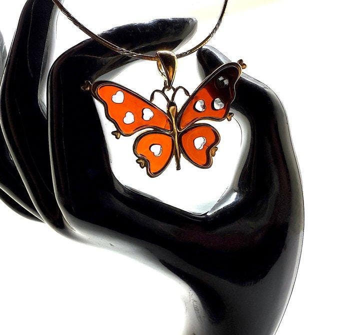 Handgesneden amber vlinder-hanger ketting in goudverguld, Collections, Minéraux & Fossiles