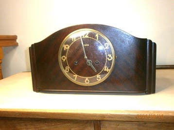 Pendule de cheminée - Junghans - Bois, Laiton - 1950-1960