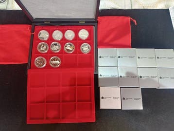 Canada. 1 Dollar Estuche 10 x Coins - 233,29 Grm. Silver