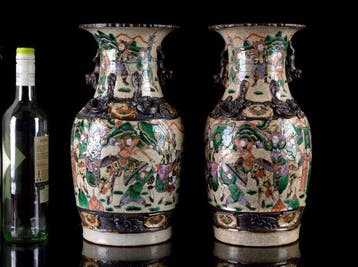 Een paar grote Chinese (Nanking) Warriors balustervazen -, Antiek en Kunst
