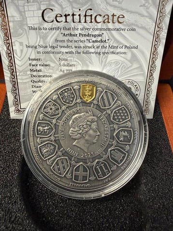 Niue. 5 Dollars Arthur Pendragon Camelot 2 Oz 5 Dollars
