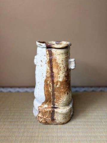 Japanse Mino-Iga vaas met oorvormig handvat (Mimitsuki, Antiek en Kunst