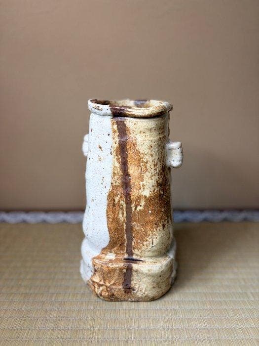 Japanse Mino-Iga vaas met oorvormig handvat (Mimitsuki, Antiquités & Art, Antiquités | Autres Antiquités