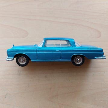 Dinky Toys 1:43 - Voiture miniature - Mercedes Benz 300 SE