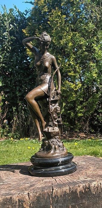 sculptuur, jachtgodin Diana Dianas Nymph naar L. Ledieu -