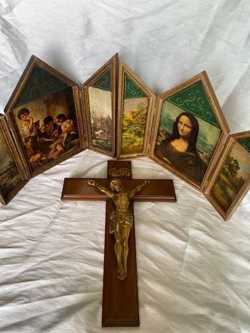 Vintage lot - houten drieluik en kruisbeeld in bronsgietwerk