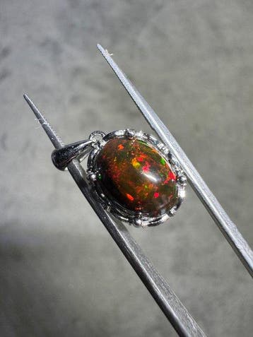 Hanger met Ethiopische zwarte opaal + 925 zilver - 7,64