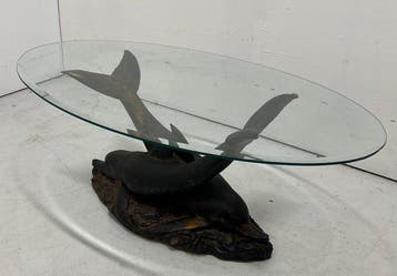 Table basse - Verre - Deux dauphins portant une assiette en