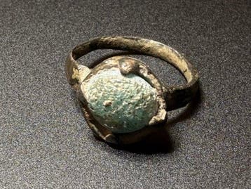 Époque Viking Bronze Anneau symbolique avec une magnifique