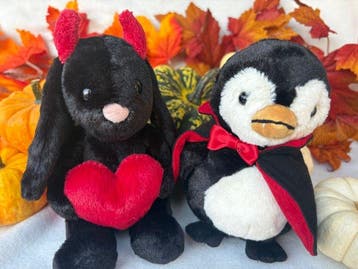 Steiff: hobbit het duiveltje/Nibble het vampier pinguintje -