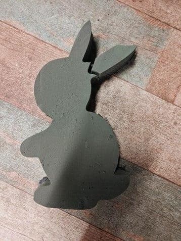 Oasis® mini rabbit konijn haasje steekschuimvorm opzij met, Nieuw