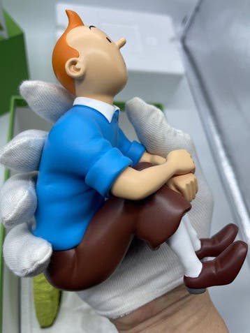 Statuette Moulinsart 47001 - Tintin assis dans lherbe - 1, Boeken, Nieuw
