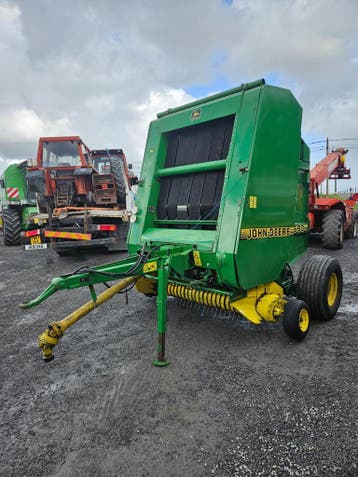 Ronde balenpers john deere 590, Ophalen, Veehouderij, Weidebouw